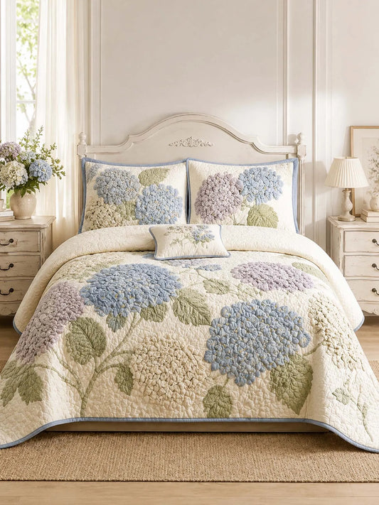 Hydrangea Floral Quilted 3-Piece Bedding Set – Luxury Quilted Bedding with Matching Pillow Shams