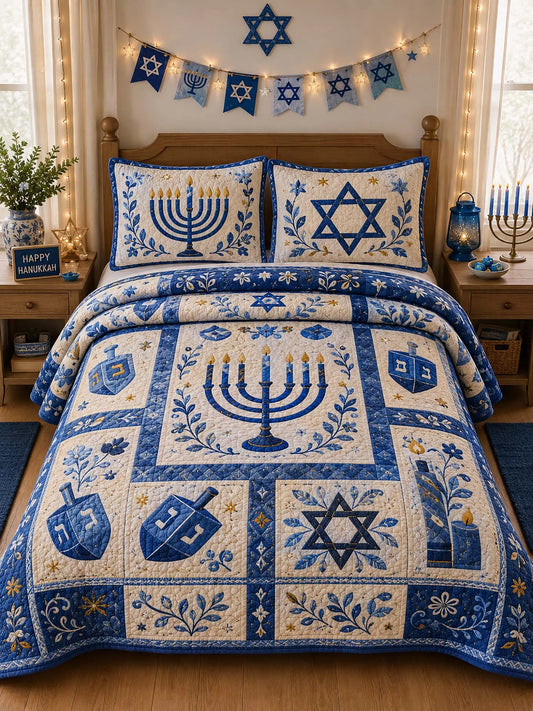 Hanukkah Menorah Dreidel Patchwork 3‐Piece Quilted Bedding Set